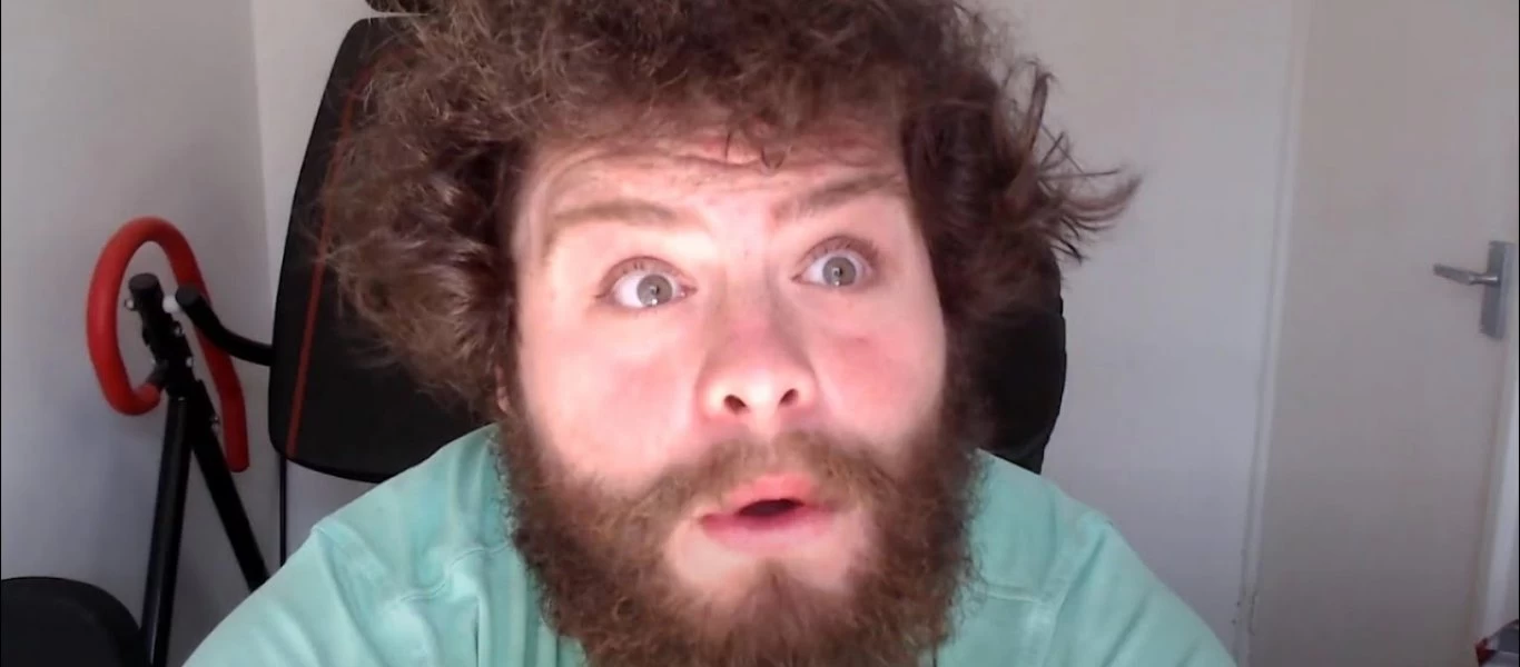 Ανατριχιαστικό βίντεο από το Πλίμουθ: Ο μακελάρης περπατάει με την καραμπίνα πριν σκοτώσει το 5ο θύμα του (βίντεο)